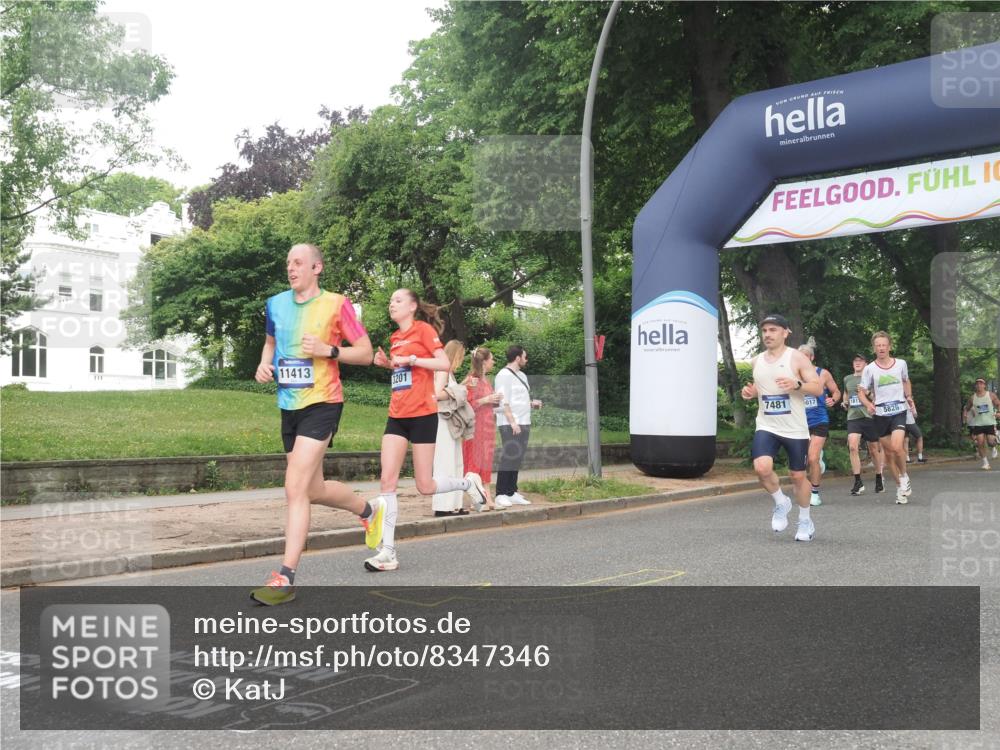29.06.2025 - hella hamburg halbmarathon KatJ http://msf.ph/oto/8347346 29.06.2025 10:20:21 Zwischen KM18-KM19 3201, 5826, 7481 meine-sportfotos.de