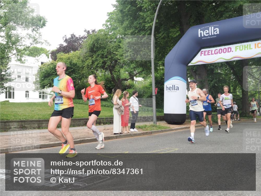 29.06.2025 - hella hamburg halbmarathon KatJ http://msf.ph/oto/8347361 29.06.2025 10:20:21 Zwischen KM18-KM19 3201, 5826, 7481 meine-sportfotos.de