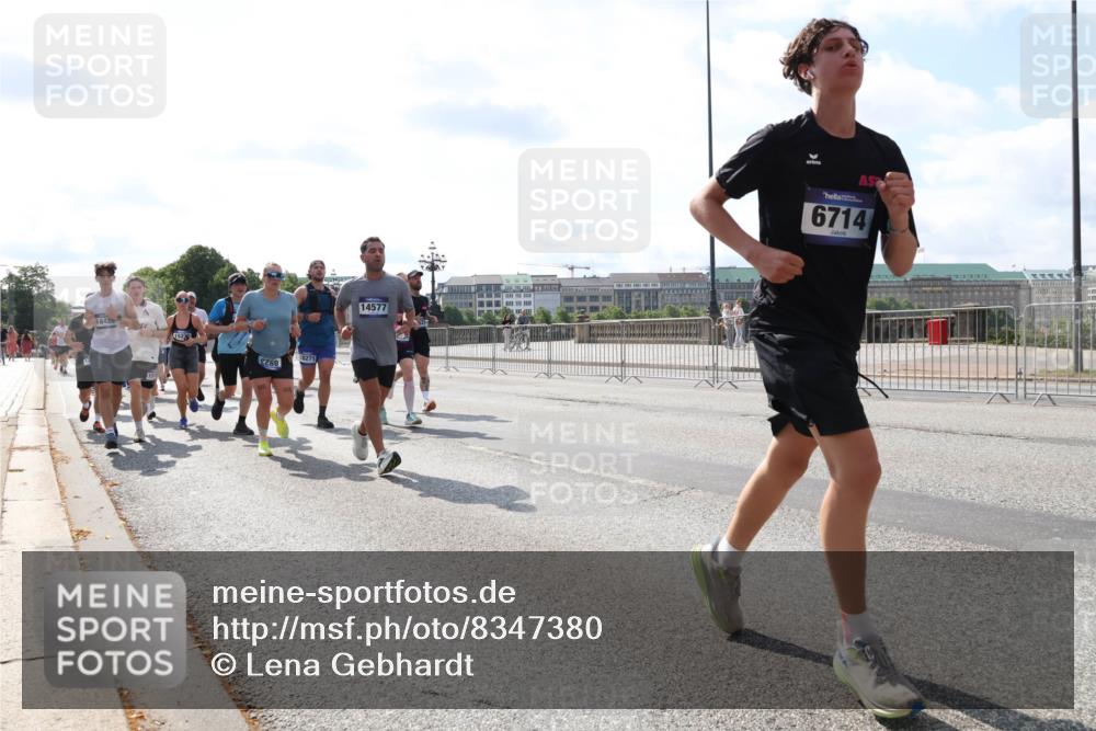 29.06.2025 - hella hamburg halbmarathon Lena Gebhardt http://msf.ph/oto/8347380 29.06.2025 10:00:57 Lombardsbrücke 1842, 1522, 68, 10271, 14577, 6714, 1130, 1420, 1568, 1583, 1611, 1726, 2236, 2354, 2363, 2474, 2490, 2936, 2982, 3059, 3141, 3625, 3740, 3794, 3983, 4068, 4238, 4579, 4616, 4708, 4767, 4945, 5033, 5418, 5643, 5870, 6138, 6147, 6443, 6487, 6531, 6714, 6757, 6835, 7658, 7757, 7759, 7761, 8045, 8046, 8255, 8326, 8478, 8632, 8923, 9124, 9553, 9555, 9577, 9932, 10074, 10188, 10271, 10599 meine-sportfotos.de