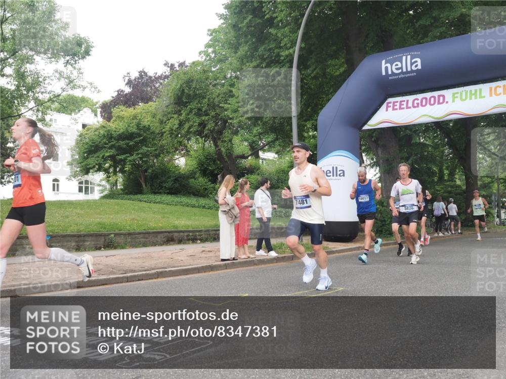 29.06.2025 - hella hamburg halbmarathon KatJ http://msf.ph/oto/8347381 29.06.2025 10:20:22 Zwischen KM18-KM19 3201, 5826, 7481 meine-sportfotos.de