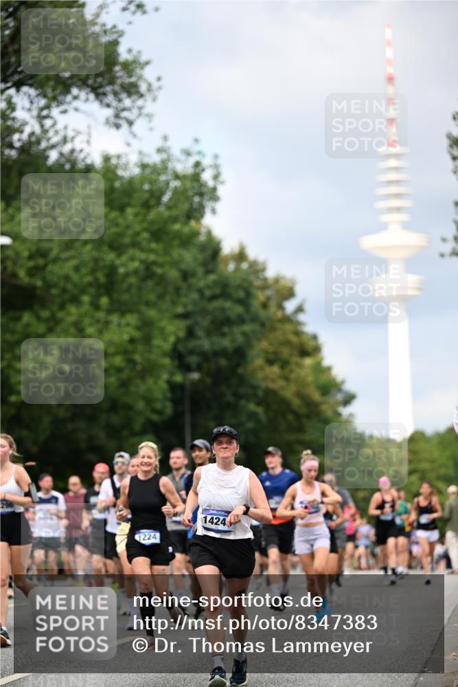 29.06.2025 - hella hamburg halbmarathon Dr. Thomas Lammeyer http://msf.ph/oto/8347383 29.06.2025 10:40:41 Kennedybrücke 1008, 1010, 1102, 1183, 1224, 1284, 3243, 3401, 3699, 3990, 4245, 4902, 4937, 5171, 5246, 5540, 5747, 5809, 5919, 6184, 6417, 7632, 8530, 8581, 9229, 9295, 9432, 9694, 9701, 9806, 10487, 10531, 10577, 10984 meine-sportfotos.de