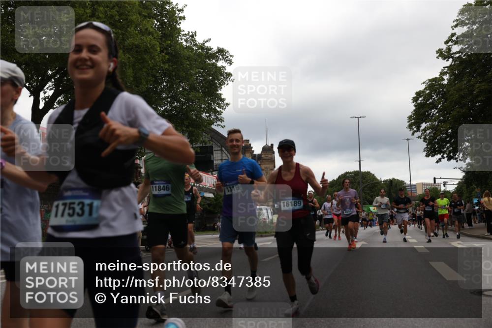 29.06.2025 - hella hamburg halbmarathon Yannick Fuchs http://msf.ph/oto/8347385 29.06.2025 10:52:30 20KM 1319, 1833, 2159, 2250, 2619, 2711, 2996, 3251, 4550, 4767, 5675, 6592, 6860, 7659, 7856, 8089, 8392, 9156, 9230, 9353, 9553, 9555, 9835, 10020, 10268, 10319, 10518, 10539, 10703, 11394, 11605, 11808, 11846, 12378, 12495, 12734, 12735, 12809, 12879, 13287, 13512, 13654, 13694, 14355, 14673, 15197, 16189, 16206, 16409, 16924, 17531, 17665, 17814, 17839, 17931, 17967, 18556, 18682, 18727, 18833, 18985, 19002, 19003 meine-sportfotos.de