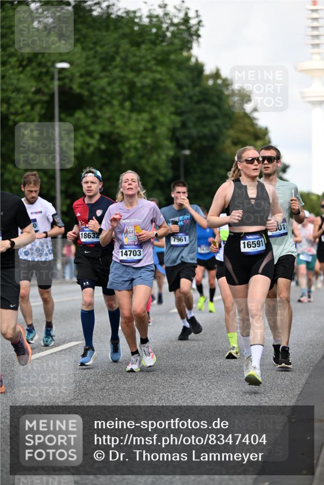 29.06.2025 - hella hamburg halbmarathon Dr. Thomas Lammeyer http://msf.ph/oto/8347404 29.06.2025 09:56:13 Kennedybrücke 1139, 1169, 1220, 1415, 1468, 1512, 1604, 2233, 3109, 3124, 3305, 4080, 4497, 4691, 4915, 5007, 5011, 5477, 6373, 7067, 7191, 7432, 7451, 7865, 7961, 8467, 8852, 9444, 10099, 10251, 10493, 10741, 10796 meine-sportfotos.de