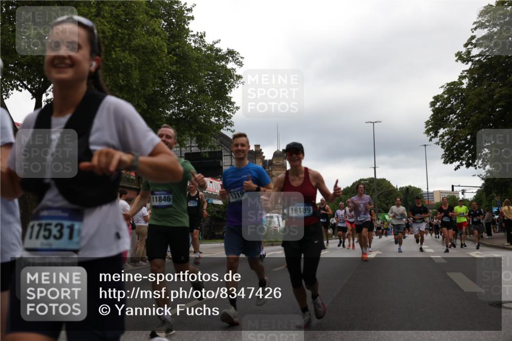 29.06.2025 - hella hamburg halbmarathon Yannick Fuchs http://msf.ph/oto/8347426 29.06.2025 10:52:30 20KM 1319, 1833, 2159, 2250, 2619, 2711, 2996, 3251, 4550, 4767, 5675, 6592, 6860, 7659, 7856, 8089, 8392, 9156, 9230, 9353, 9553, 9555, 9835, 10020, 10268, 10319, 10518, 10539, 10703, 11394, 11605, 11808, 11846, 12378, 12495, 12734, 12735, 12809, 12879, 13287, 13512, 13654, 13694, 14355, 14673, 15197, 16189, 16206, 16409, 16924, 17531, 17665, 17814, 17839, 17931, 17967, 18556, 18682, 18727, 18833, 18985, 19002, 19003 meine-sportfotos.de