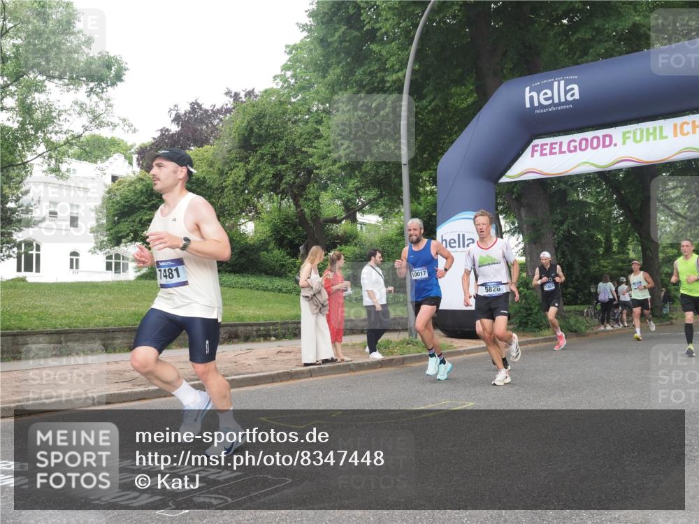 29.06.2025 - hella hamburg halbmarathon KatJ http://msf.ph/oto/8347448 29.06.2025 10:20:22 Zwischen KM18-KM19 3201, 5826, 7481 meine-sportfotos.de
