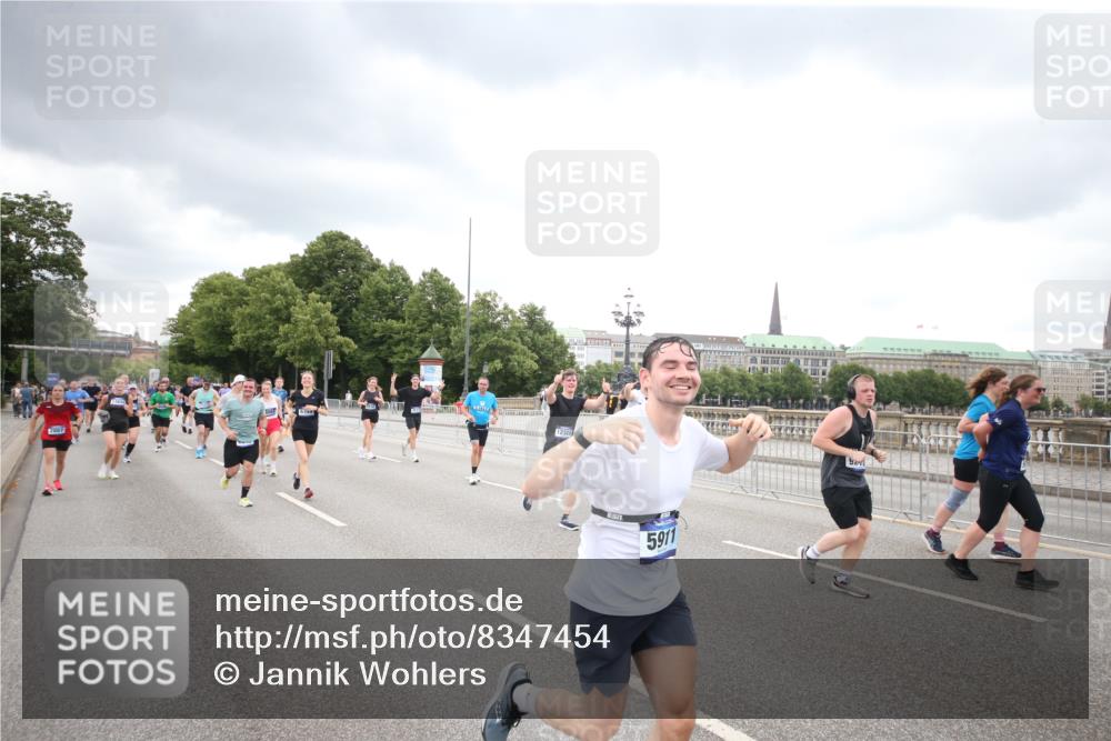 29.06.2025 - hella hamburg halbmarathon Jannik Wohlers http://msf.ph/oto/8347454 29.06.2025 10:56:21 Lombardsbrücke 2143, 2307, 2887, 2932, 2991, 3348, 3418, 3438, 3516, 3517, 3520, 3614, 4094, 4118, 4773, 5438, 5589, 5911, 5944, 6348, 6349, 7381, 8150, 8939, 8943, 9172, 9210, 9402, 9404, 9517, 9902, 9905, 9910, 10138, 10309, 10571, 10936, 11047, 11089, 11204, 12221, 12328, 12345, 12354, 12993, 13096, 13108, 13273, 13671, 13801, 13834, 14117, 14472, 14711, 14746, 15215, 15630, 15748, 15823, 16034, 18197 meine-sportfotos.de