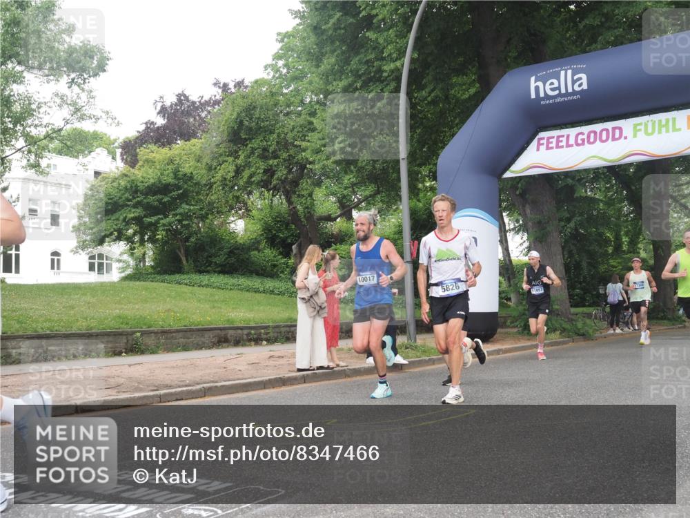 29.06.2025 - hella hamburg halbmarathon KatJ http://msf.ph/oto/8347466 29.06.2025 10:20:23 Zwischen KM18-KM19 3201, 5826, 7481 meine-sportfotos.de