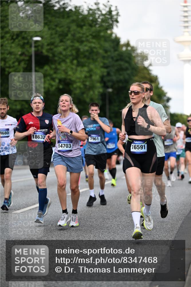 29.06.2025 - hella hamburg halbmarathon Dr. Thomas Lammeyer http://msf.ph/oto/8347468 29.06.2025 09:56:13 Kennedybrücke 1139, 1169, 1220, 1415, 1468, 1512, 1604, 2233, 3109, 3124, 3305, 4080, 4497, 4691, 4915, 5007, 5011, 5477, 6373, 7067, 7191, 7432, 7451, 7865, 7961, 8467, 8852, 9444, 10099, 10251, 10493, 10741, 10796 meine-sportfotos.de
