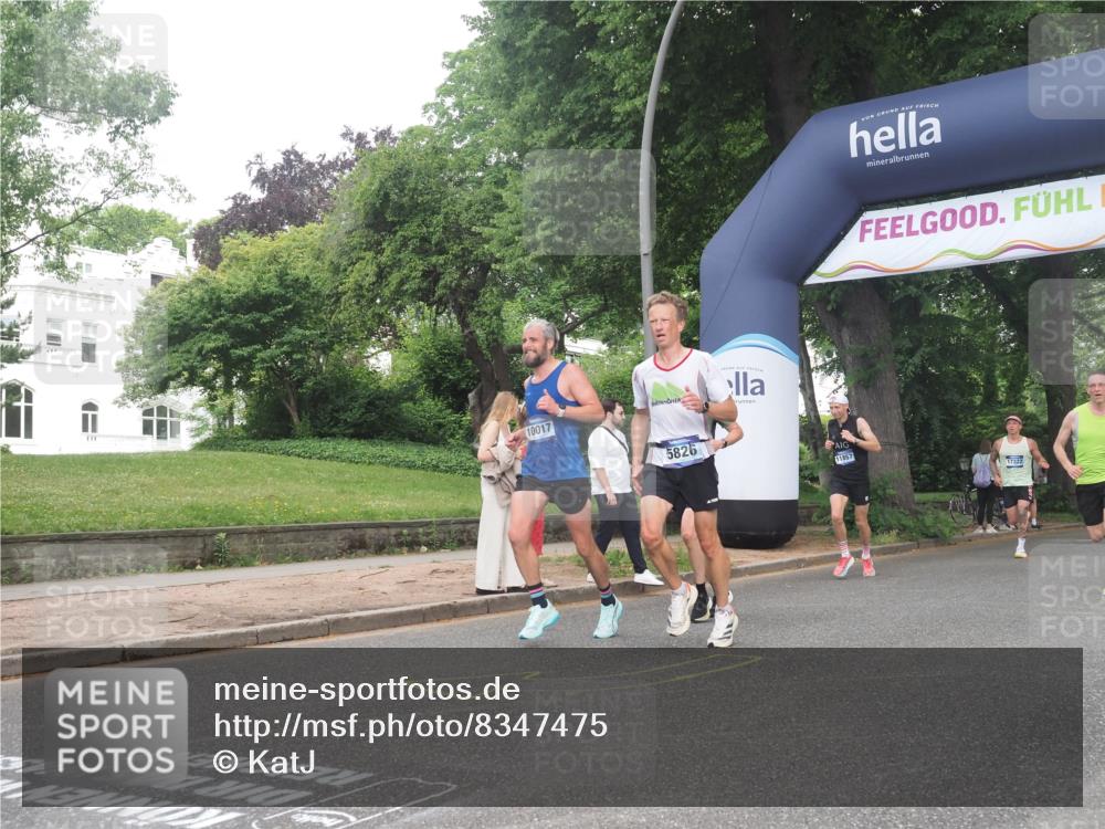 29.06.2025 - hella hamburg halbmarathon KatJ http://msf.ph/oto/8347475 29.06.2025 10:20:23 Zwischen KM18-KM19 3201, 5826, 7481 meine-sportfotos.de
