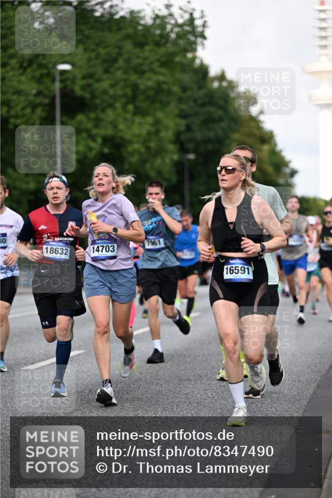 29.06.2025 - hella hamburg halbmarathon Dr. Thomas Lammeyer http://msf.ph/oto/8347490 29.06.2025 09:56:13 Kennedybrücke 1139, 1169, 1220, 1415, 1468, 1512, 1604, 2233, 3109, 3124, 3305, 4080, 4497, 4691, 4915, 5007, 5011, 5477, 6373, 7067, 7191, 7432, 7451, 7865, 7961, 8467, 8852, 9444, 10099, 10251, 10493, 10741, 10796 meine-sportfotos.de