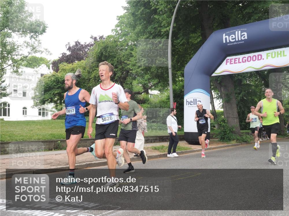 29.06.2025 - hella hamburg halbmarathon KatJ http://msf.ph/oto/8347515 29.06.2025 10:20:23 Zwischen KM18-KM19 3201, 5826, 7481 meine-sportfotos.de