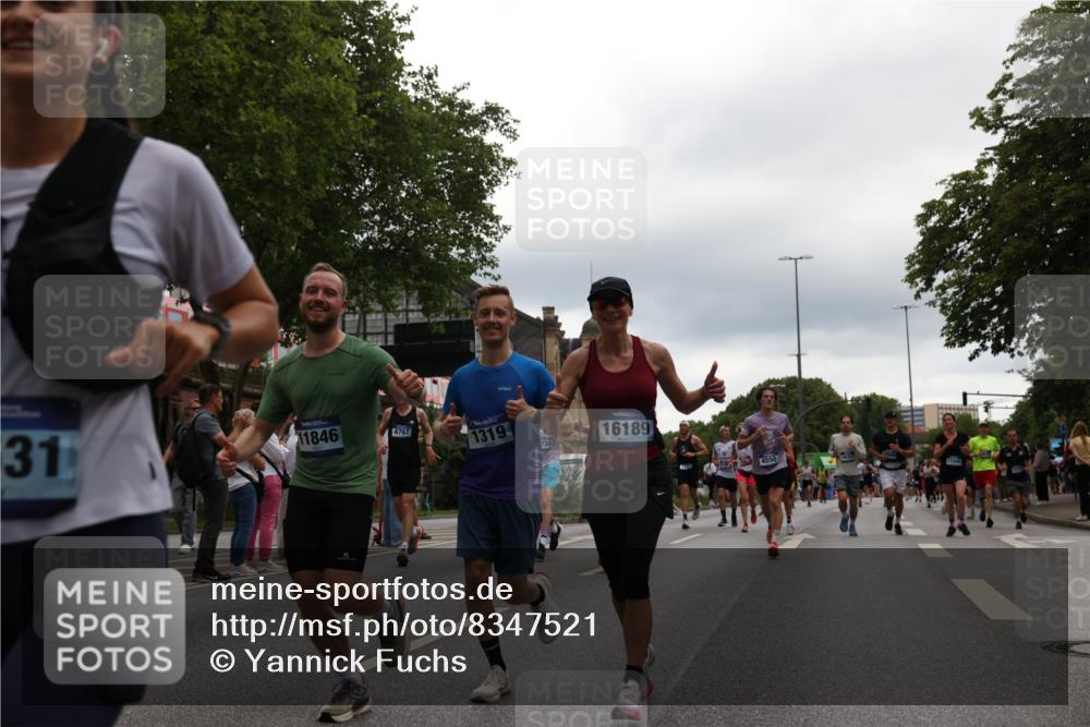 29.06.2025 - hella hamburg halbmarathon Yannick Fuchs http://msf.ph/oto/8347521 29.06.2025 10:52:30 20KM 1319, 1833, 2159, 2250, 2619, 2711, 2996, 3251, 4550, 4767, 5675, 6592, 6860, 7659, 7856, 8089, 8392, 9156, 9230, 9353, 9553, 9555, 9835, 10020, 10268, 10319, 10518, 10539, 10703, 11394, 11605, 11808, 11846, 12378, 12495, 12734, 12735, 12809, 12879, 13287, 13512, 13654, 13694, 14355, 14673, 15197, 16189, 16206, 16409, 16924, 17531, 17665, 17814, 17839, 17931, 17967, 18556, 18682, 18727, 18833, 18985, 19002, 19003 meine-sportfotos.de
