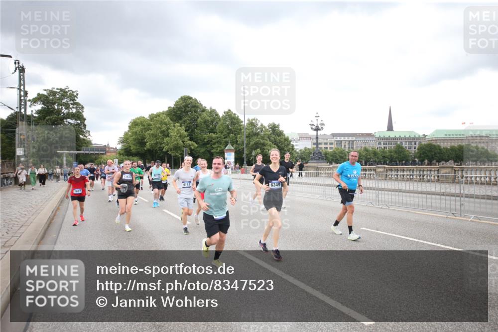 29.06.2025 - hella hamburg halbmarathon Jannik Wohlers http://msf.ph/oto/8347523 29.06.2025 10:56:23 Lombardsbrücke 2887, 2932, 2991, 3348, 3387, 3418, 3438, 3516, 3517, 3614, 4094, 4118, 5589, 5911, 5944, 6348, 6349, 7381, 8150, 8197, 8939, 8943, 9172, 9210, 9402, 9404, 9517, 9902, 9905, 9910, 10138, 10309, 10450, 10571, 10632, 10936, 11047, 11089, 11204, 12328, 12345, 12354, 12993, 13108, 13273, 13671, 13801, 13834, 14117, 14472, 14711, 14746, 15215, 15630, 15748, 15823, 18197 meine-sportfotos.de