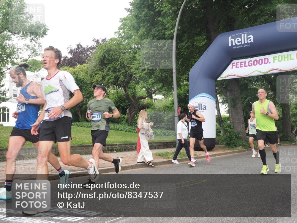 29.06.2025 - hella hamburg halbmarathon KatJ http://msf.ph/oto/8347537 29.06.2025 10:20:24 Zwischen KM18-KM19 2851, 3201, 5826, 7481 meine-sportfotos.de