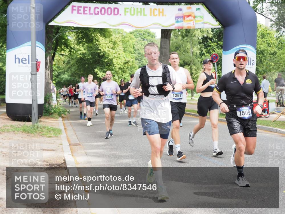 29.06.2025 - hella hamburg halbmarathon MichiJ http://msf.ph/oto/8347546 29.06.2025 10:40:45 Zwischen KM18-KM19 1267, 2771, 3334, 5077, 6723, 7509, 7918, 8335, 10263, 10549, 10724, 11009, 11333, 11689, 12607, 12910, 13297, 14239, 15061, 15497, 16467, 18418 meine-sportfotos.de