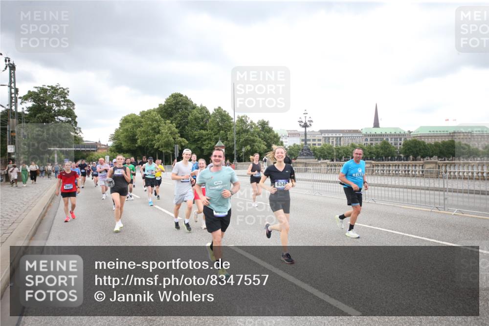 29.06.2025 - hella hamburg halbmarathon Jannik Wohlers http://msf.ph/oto/8347557 29.06.2025 10:56:23 Lombardsbrücke 2887, 2932, 2991, 3348, 3387, 3418, 3438, 3516, 3517, 3614, 4094, 4118, 5589, 5911, 5944, 6348, 6349, 7381, 8150, 8197, 8939, 8943, 9172, 9210, 9402, 9404, 9517, 9902, 9905, 9910, 10138, 10309, 10450, 10571, 10632, 10936, 11047, 11089, 11204, 12328, 12345, 12354, 12993, 13108, 13273, 13671, 13801, 13834, 14117, 14472, 14711, 14746, 15215, 15630, 15748, 15823, 18197 meine-sportfotos.de