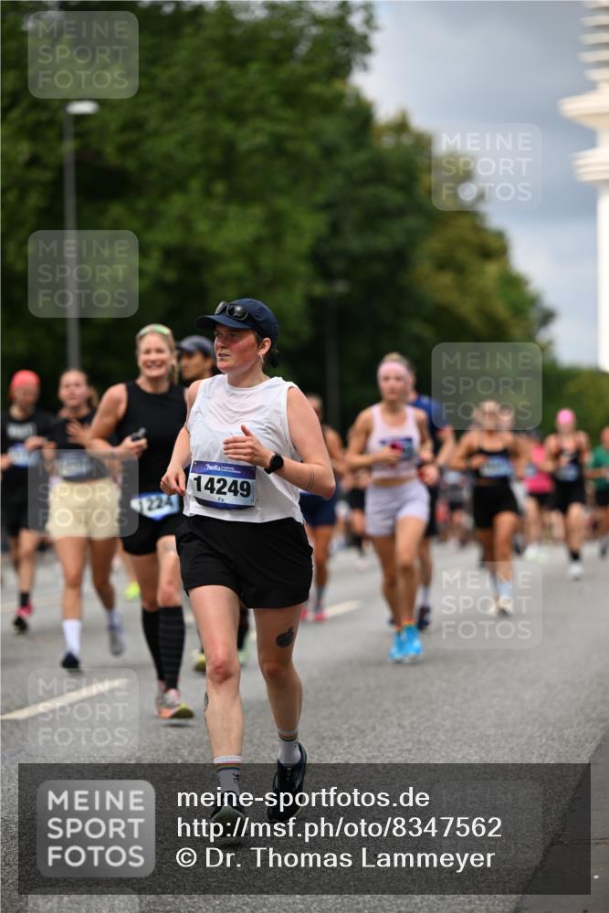29.06.2025 - hella hamburg halbmarathon Dr. Thomas Lammeyer http://msf.ph/oto/8347562 29.06.2025 10:40:43 Kennedybrücke 1008, 1010, 1102, 1224, 1284, 3243, 3401, 3699, 4245, 4937, 5171, 5246, 5540, 5747, 5809, 5919, 6184, 6417, 7632, 8530, 8581, 9229, 9295, 9432, 9694, 9701, 9806, 10487, 10531, 10577, 10984 meine-sportfotos.de
