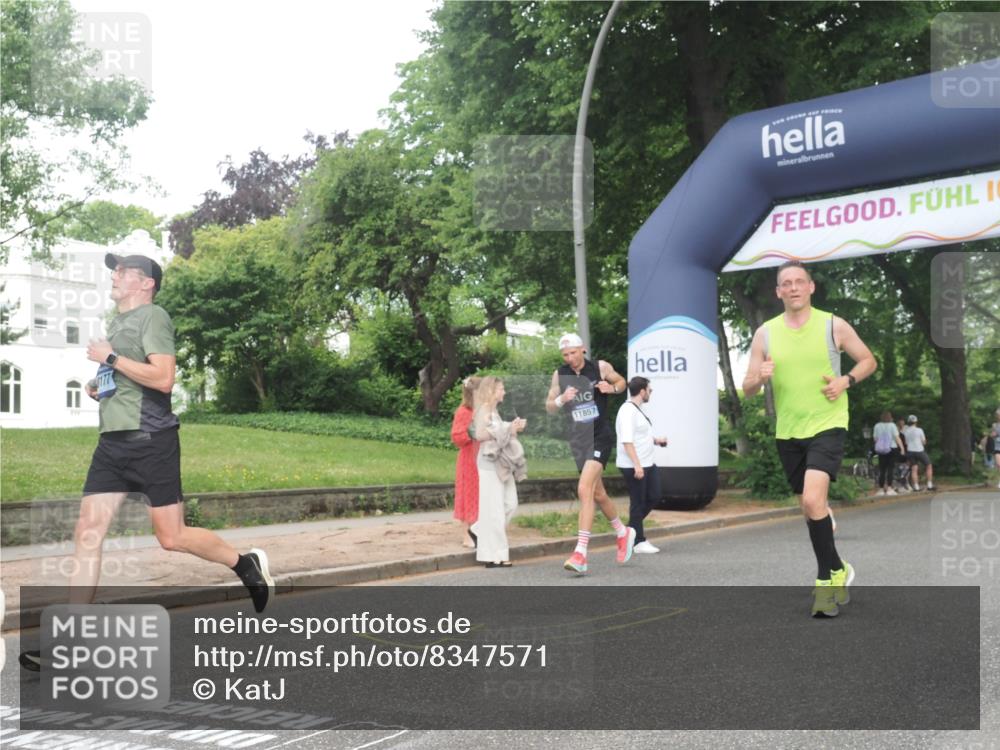 29.06.2025 - hella hamburg halbmarathon KatJ http://msf.ph/oto/8347571 29.06.2025 10:20:24 Zwischen KM18-KM19 2851, 3201, 5826, 7481 meine-sportfotos.de