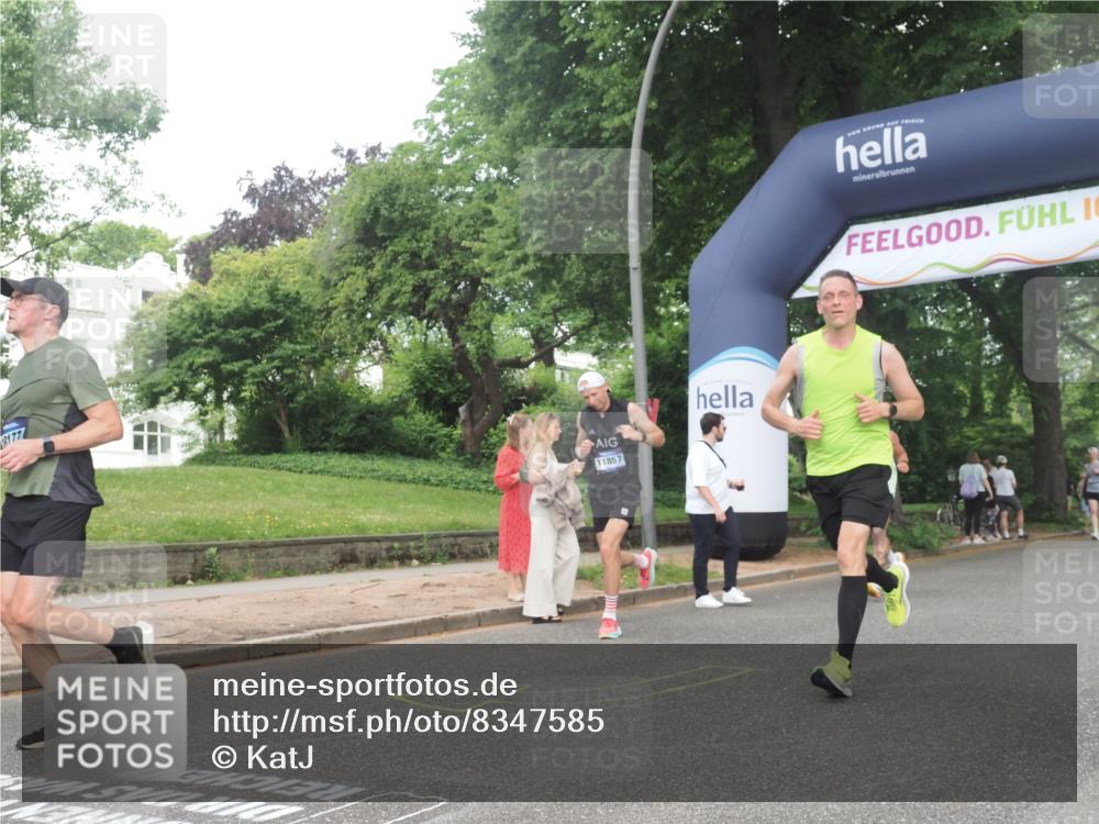 29.06.2025 - hella hamburg halbmarathon KatJ http://msf.ph/oto/8347585 29.06.2025 10:20:24 Zwischen KM18-KM19 2851, 3201, 5826, 7481 meine-sportfotos.de