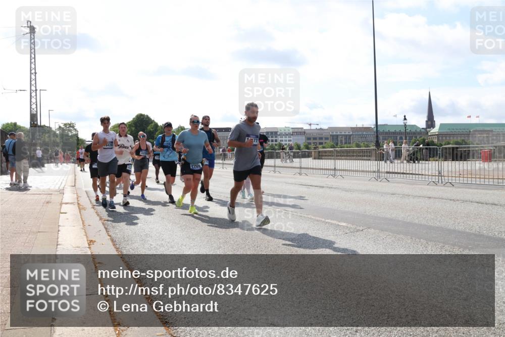 29.06.2025 - hella hamburg halbmarathon Lena Gebhardt http://msf.ph/oto/8347625 29.06.2025 10:00:57 Lombardsbrücke 6426, 15232, 8923, 1130, 1420, 1568, 1583, 1611, 1726, 2236, 2354, 2363, 2474, 2490, 2936, 2982, 3059, 3141, 3625, 3740, 3794, 3983, 4068, 4238, 4579, 4616, 4708, 4767, 4945, 5033, 5418, 5643, 5870, 6138, 6147, 6443, 6487, 6531, 6714, 6757, 6835, 7658, 7757, 7759, 7761, 8045, 8046, 8255, 8326, 8478, 8632, 8923, 9124, 9553, 9555, 9577, 9932, 10074, 10188, 10271, 10599 meine-sportfotos.de
