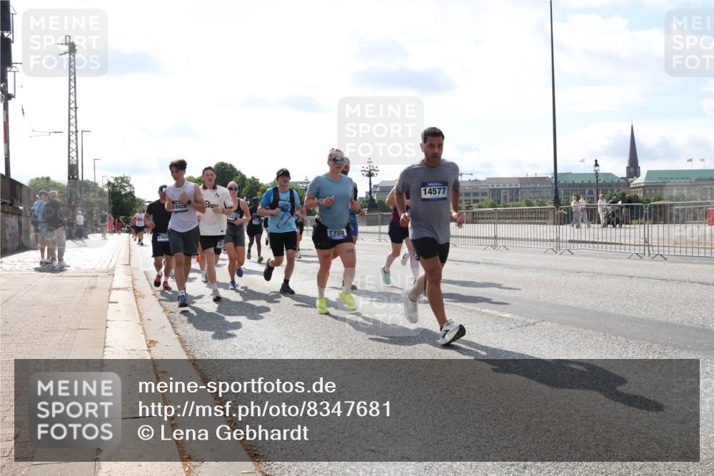 29.06.2025 - hella hamburg halbmarathon Lena Gebhardt http://msf.ph/oto/8347681 29.06.2025 10:00:58 Lombardsbrücke 18426, 15223, 15, 68, 14577, 1130, 1420, 1568, 1583, 1611, 1726, 2236, 2354, 2363, 2474, 2490, 2936, 2982, 3059, 3141, 3625, 3740, 3794, 3983, 4068, 4238, 4579, 4616, 4708, 4767, 5033, 5418, 5870, 6138, 6147, 6443, 6487, 6531, 6714, 6757, 6835, 7658, 7757, 7759, 7761, 8045, 8046, 8255, 8326, 8478, 8632, 8923, 9124, 9553, 9555, 9577, 9932, 10074, 10188, 10271, 10383, 10599 meine-sportfotos.de