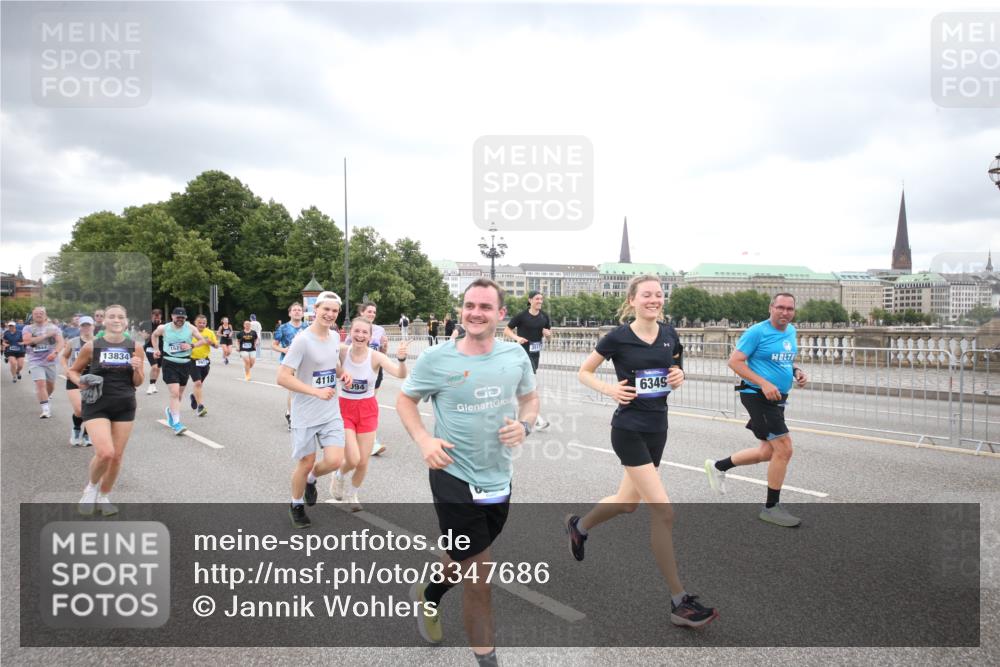 29.06.2025 - hella hamburg halbmarathon Jannik Wohlers http://msf.ph/oto/8347686 29.06.2025 10:56:24 Lombardsbrücke 1207, 2887, 2932, 2991, 3348, 3387, 3418, 3516, 3517, 3614, 4094, 4118, 5589, 5911, 5944, 6284, 6348, 6349, 7381, 7416, 7417, 8150, 8197, 8939, 8943, 9172, 9210, 9402, 9404, 9517, 9902, 9905, 9910, 10138, 10309, 10450, 10571, 10632, 10936, 11047, 11089, 11204, 12328, 12345, 12354, 12828, 12993, 13108, 13273, 13276, 13671, 13801, 13834, 14117, 14472, 14711, 14746, 15215, 15630, 15748, 15823 meine-sportfotos.de