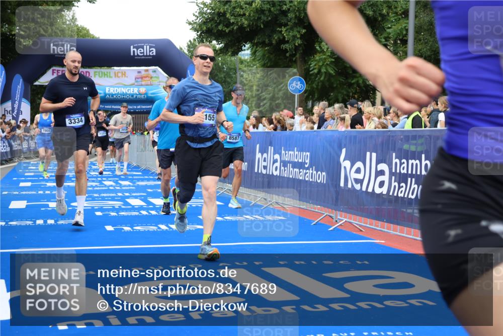 29.06.2025 - hella hamburg halbmarathon Strokosch-Dieckow http://msf.ph/oto/8347689 29.06.2025 10:53:01 Ziel 2208, 3059, 3258, 3334, 4121, 4770, 5907, 7509, 7864, 8139, 8587, 9093, 9537, 12155, 12367, 12519, 12910, 14323, 14791, 15430, 18590, 18720, 19208 meine-sportfotos.de