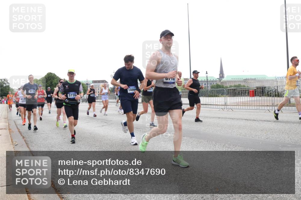 29.06.2025 - hella hamburg halbmarathon Lena Gebhardt http://msf.ph/oto/8347690 29.06.2025 10:38:32 Lombardsbrücke 19028, 16174, 731, 5735, 18864, 3841, 0710, 17, 56, 1196, 1394, 1457, 1596, 1721, 1742, 1791, 1901, 1966, 2113, 2151, 2498, 2576, 2660, 2693, 2786, 3010, 3094, 3095, 3216, 3242, 3286, 3323, 3338, 3635, 3636, 3716, 3726, 3777, 3841, 3927, 4028, 4139, 4155, 4159, 4259, 4260, 4316, 4414, 4883, 5085, 5089, 5155, 5300, 5617, 5684, 5713, 5735, 5913, 6199, 6200, 6695, 6696, 6751, 6875, 6930, 7117, 7118, 7148, 7165, 7263, 7371, 7552, 7561, 7692, 7849, 7868, 7914, 8367 meine-sportfotos.de
