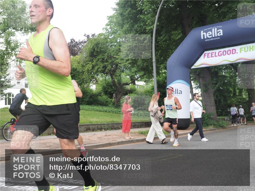 29.06.2025 - hella hamburg halbmarathon KatJ http://msf.ph/oto/8347703 29.06.2025 10:20:25 Zwischen KM18-KM19 2851, 3201, 5826, 7481 meine-sportfotos.de