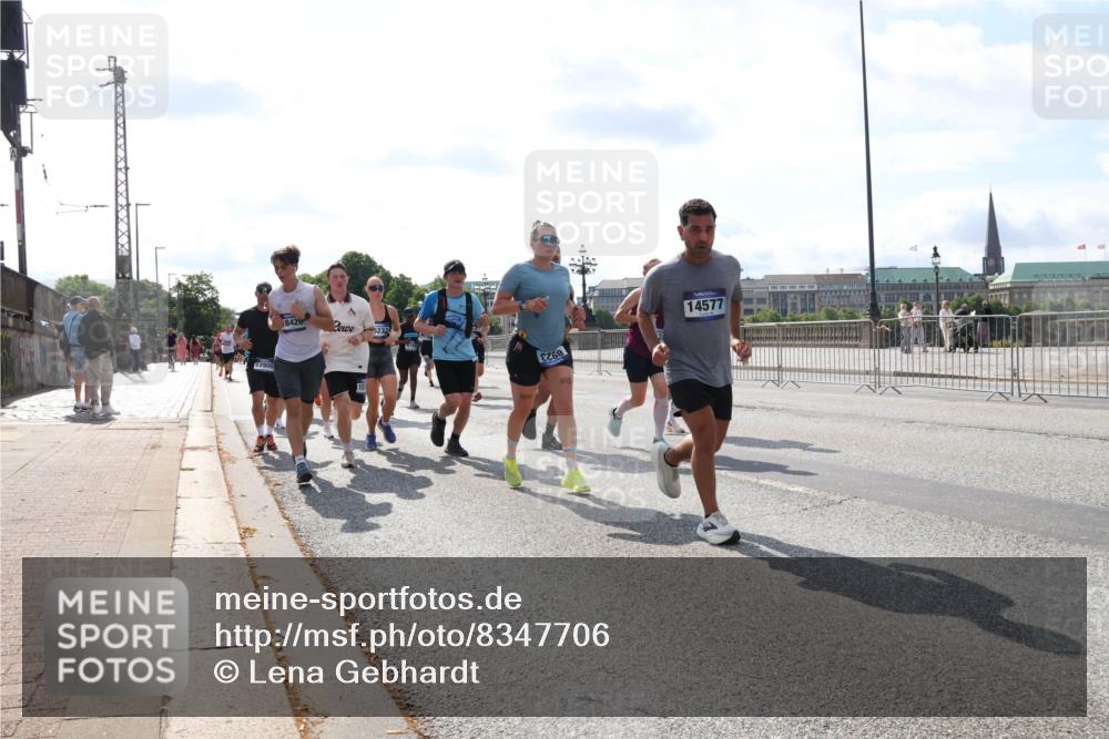 29.06.2025 - hella hamburg halbmarathon Lena Gebhardt http://msf.ph/oto/8347706 29.06.2025 10:00:58 Lombardsbrücke 12800, 8426, 232, 68, 14577, 1130, 1420, 1568, 1583, 1611, 1726, 2236, 2354, 2363, 2474, 2490, 2936, 2982, 3059, 3141, 3625, 3740, 3794, 3983, 4068, 4238, 4579, 4616, 4708, 4767, 5033, 5418, 5870, 6138, 6147, 6443, 6487, 6531, 6714, 6757, 6835, 7658, 7757, 7759, 7761, 8045, 8046, 8255, 8326, 8478, 8632, 8923, 9124, 9553, 9555, 9577, 9932, 10074, 10188, 10271, 10383, 10599 meine-sportfotos.de