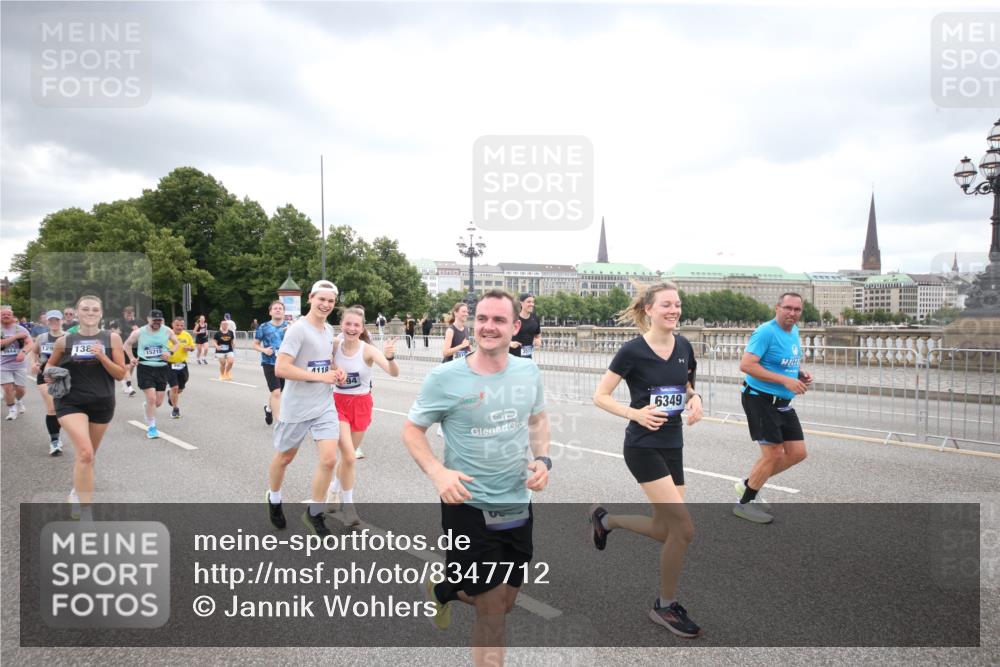 29.06.2025 - hella hamburg halbmarathon Jannik Wohlers http://msf.ph/oto/8347712 29.06.2025 10:56:24 Lombardsbrücke 1207, 2887, 2932, 2991, 3348, 3387, 3418, 3516, 3517, 3614, 4094, 4118, 5589, 5911, 5944, 6284, 6348, 6349, 7381, 7416, 7417, 8150, 8197, 8939, 8943, 9172, 9210, 9402, 9404, 9517, 9902, 9905, 9910, 10138, 10309, 10450, 10571, 10632, 10936, 11047, 11089, 11204, 12328, 12345, 12354, 12828, 12993, 13108, 13273, 13276, 13671, 13801, 13834, 14117, 14472, 14711, 14746, 15215, 15630, 15748, 15823 meine-sportfotos.de