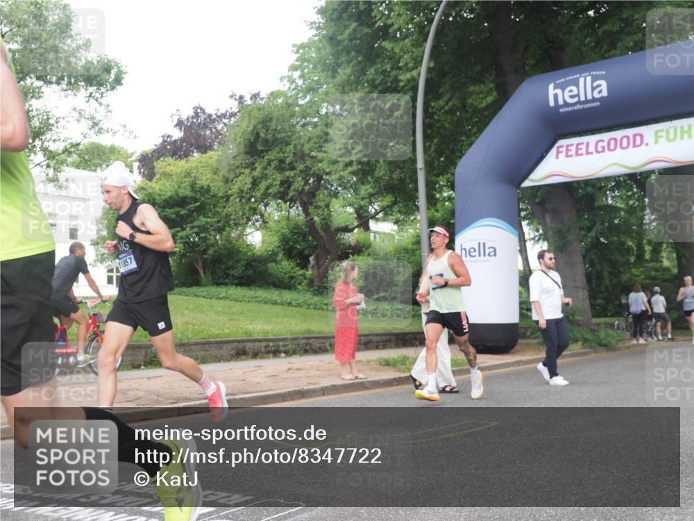 29.06.2025 - hella hamburg halbmarathon KatJ http://msf.ph/oto/8347722 29.06.2025 10:20:25 Zwischen KM18-KM19 2851, 3201, 5826, 7481 meine-sportfotos.de