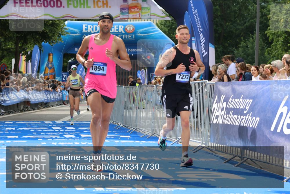 29.06.2025 - hella hamburg halbmarathon Strokosch-Dieckow http://msf.ph/oto/8347730 29.06.2025 10:32:13 Ziel 1894, 7272, 10876, 15826, 16065, 16736 meine-sportfotos.de