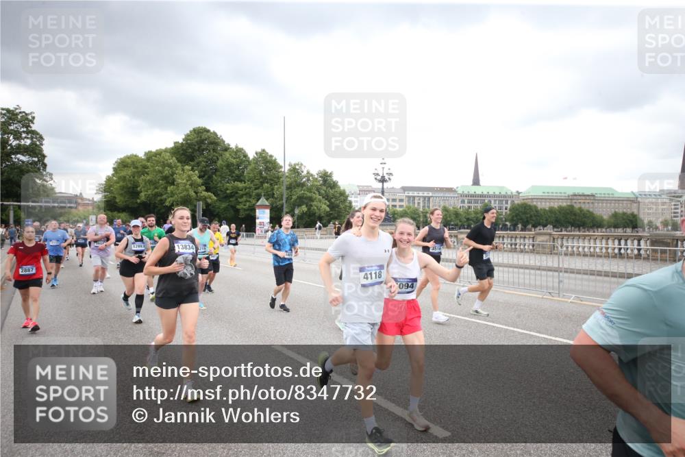 29.06.2025 - hella hamburg halbmarathon Jannik Wohlers http://msf.ph/oto/8347732 29.06.2025 10:56:24 Lombardsbrücke 1207, 2887, 2932, 2991, 3348, 3387, 3418, 3516, 3517, 3614, 4094, 4118, 5589, 5911, 5944, 6284, 6348, 6349, 7381, 7416, 7417, 8150, 8197, 8939, 8943, 9172, 9210, 9402, 9404, 9517, 9902, 9905, 9910, 10138, 10309, 10450, 10571, 10632, 10936, 11047, 11089, 11204, 12328, 12345, 12354, 12828, 12993, 13108, 13273, 13276, 13671, 13801, 13834, 14117, 14472, 14711, 14746, 15215, 15630, 15748, 15823 meine-sportfotos.de