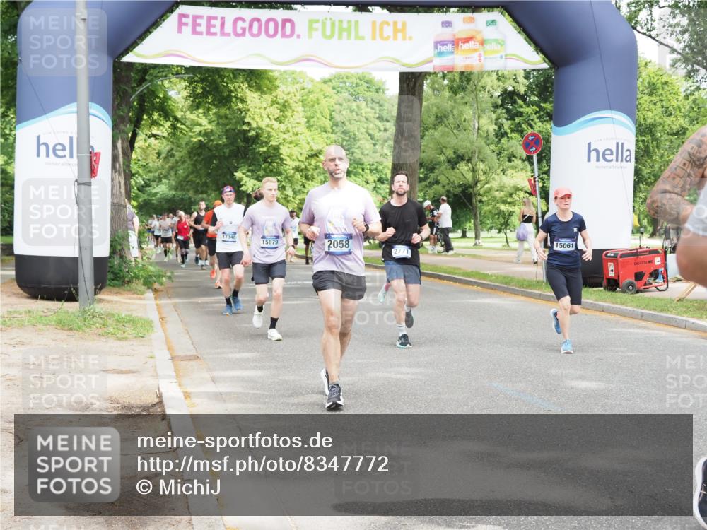 29.06.2025 - hella hamburg halbmarathon MichiJ http://msf.ph/oto/8347772 29.06.2025 10:40:46 Zwischen KM18-KM19 1267, 2058, 2771, 5077, 6723, 7509, 8335, 10263, 10549, 10724, 11009, 11333, 11689, 12607, 12910, 13297, 14239, 15061, 15497, 15879, 16467, 18418, 18666 meine-sportfotos.de