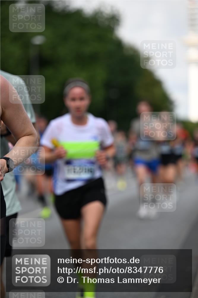 29.06.2025 - hella hamburg halbmarathon Dr. Thomas Lammeyer http://msf.ph/oto/8347776 29.06.2025 09:56:16 Kennedybrücke 1139, 1169, 1220, 1415, 1468, 1512, 2233, 3109, 3124, 4080, 4497, 4691, 4915, 5007, 5011, 5476, 5477, 7067, 7191, 7432, 7451, 7843, 7865, 7961, 8467, 8852, 10099, 10251, 10741, 10796 meine-sportfotos.de
