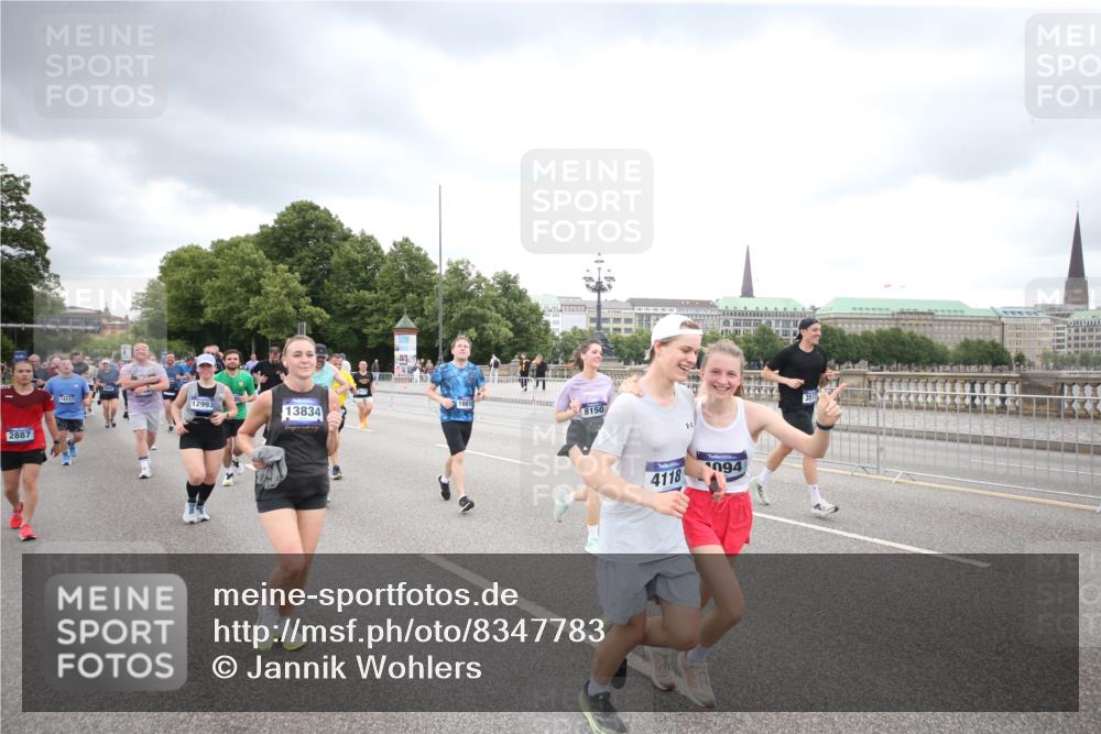 29.06.2025 - hella hamburg halbmarathon Jannik Wohlers http://msf.ph/oto/8347783 29.06.2025 10:56:24 Lombardsbrücke 1207, 2887, 2932, 2991, 3348, 3387, 3418, 3516, 3517, 3614, 4094, 4118, 5589, 5911, 5944, 6284, 6348, 6349, 7381, 7416, 7417, 8150, 8197, 8939, 8943, 9172, 9210, 9402, 9404, 9517, 9902, 9905, 9910, 10138, 10309, 10450, 10571, 10632, 10936, 11047, 11089, 11204, 12328, 12345, 12354, 12828, 12993, 13108, 13273, 13276, 13671, 13801, 13834, 14117, 14472, 14711, 14746, 15215, 15630, 15748, 15823 meine-sportfotos.de