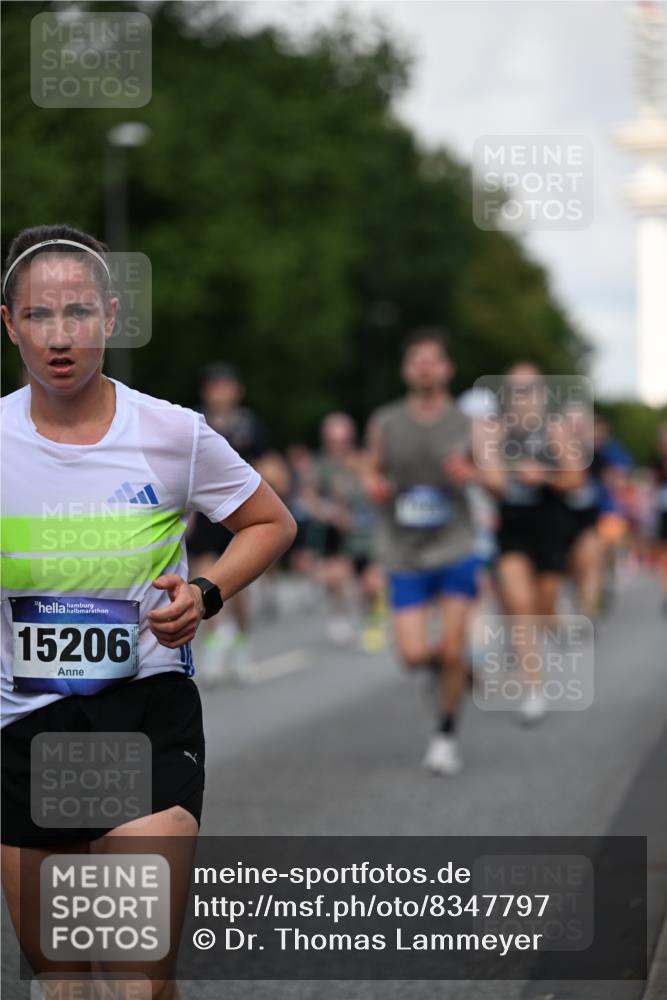 29.06.2025 - hella hamburg halbmarathon Dr. Thomas Lammeyer http://msf.ph/oto/8347797 29.06.2025 09:56:16 Kennedybrücke 1139, 1169, 1220, 1415, 1468, 1512, 2233, 3109, 3124, 4080, 4497, 4691, 4915, 5007, 5011, 5476, 5477, 7067, 7191, 7432, 7451, 7843, 7865, 7961, 8467, 8852, 10099, 10251, 10741, 10796 meine-sportfotos.de