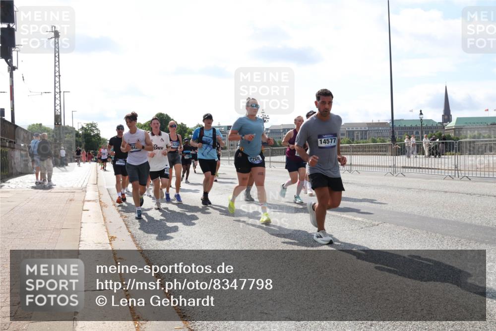 29.06.2025 - hella hamburg halbmarathon Lena Gebhardt http://msf.ph/oto/8347798 29.06.2025 10:00:58 Lombardsbrücke 12809, 842, 5232, 768, 14577, 1130, 1420, 1568, 1583, 1611, 1726, 2236, 2354, 2363, 2474, 2490, 2936, 2982, 3059, 3141, 3625, 3740, 3794, 3983, 4068, 4238, 4579, 4616, 4708, 4767, 5033, 5418, 5870, 6138, 6147, 6443, 6487, 6531, 6714, 6757, 6835, 7658, 7757, 7759, 7761, 8045, 8046, 8255, 8326, 8478, 8632, 8923, 9124, 9553, 9555, 9577, 9932, 10074, 10188, 10271, 10383, 10599 meine-sportfotos.de