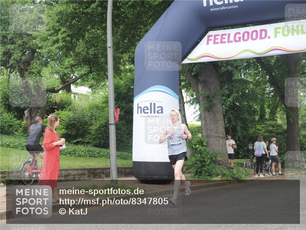 29.06.2025 - hella hamburg halbmarathon KatJ http://msf.ph/oto/8347805 29.06.2025 10:20:28 Zwischen KM18-KM19 2851, 5826, 7481 meine-sportfotos.de