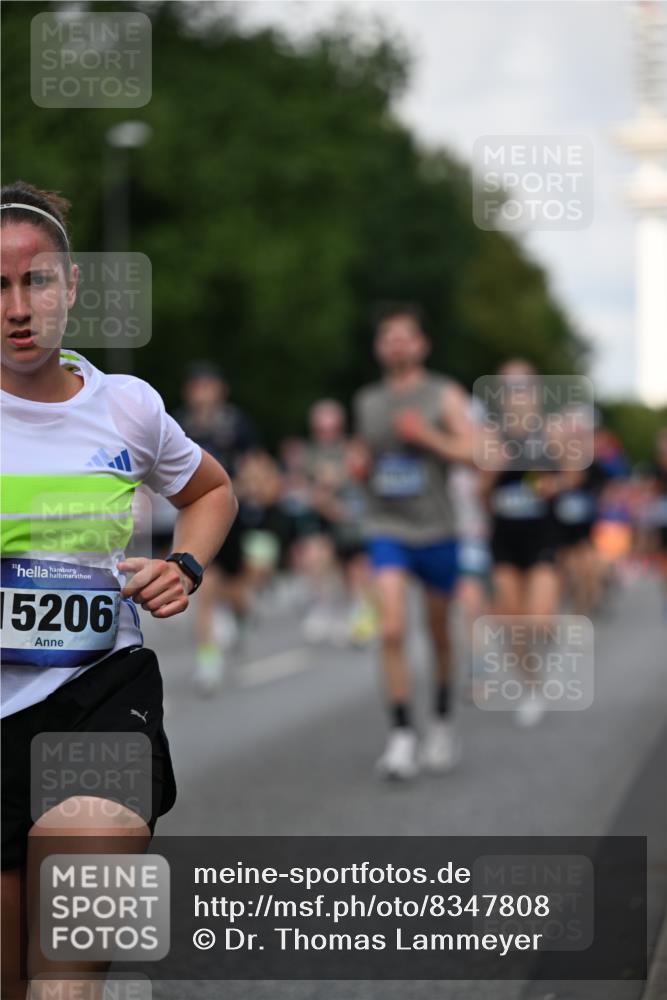 29.06.2025 - hella hamburg halbmarathon Dr. Thomas Lammeyer http://msf.ph/oto/8347808 29.06.2025 09:56:16 Kennedybrücke 1139, 1169, 1220, 1415, 1468, 1512, 2233, 3109, 3124, 4080, 4497, 4691, 4915, 5007, 5011, 5476, 5477, 7067, 7191, 7432, 7451, 7843, 7865, 7961, 8467, 8852, 10099, 10251, 10741, 10796 meine-sportfotos.de