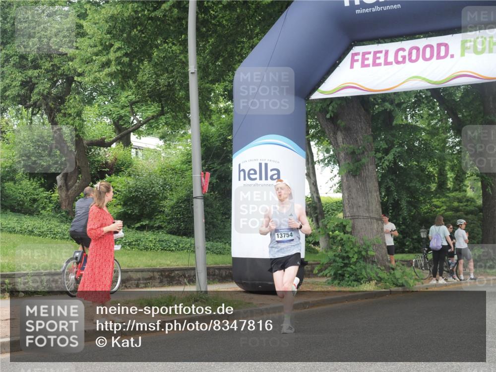 29.06.2025 - hella hamburg halbmarathon KatJ http://msf.ph/oto/8347816 29.06.2025 10:20:28 Zwischen KM18-KM19 2851, 5826, 7481 meine-sportfotos.de