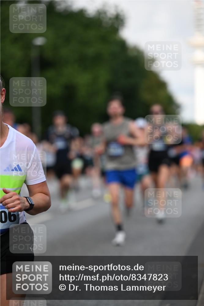 29.06.2025 - hella hamburg halbmarathon Dr. Thomas Lammeyer http://msf.ph/oto/8347823 29.06.2025 09:56:16 Kennedybrücke 1139, 1169, 1220, 1415, 1468, 1512, 2233, 3109, 3124, 4080, 4497, 4691, 4915, 5007, 5011, 5476, 5477, 7067, 7191, 7432, 7451, 7843, 7865, 7961, 8467, 8852, 10099, 10251, 10741, 10796 meine-sportfotos.de