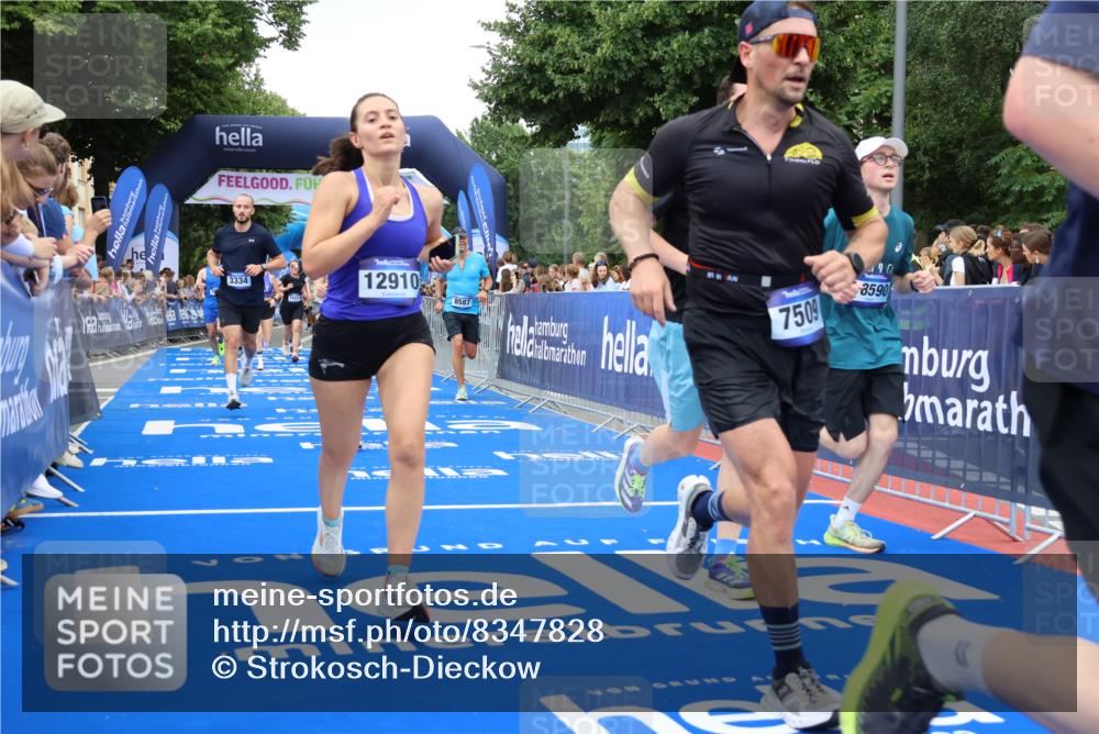 29.06.2025 - hella hamburg halbmarathon Strokosch-Dieckow http://msf.ph/oto/8347828 29.06.2025 10:53:00 Ziel 2099, 2208, 3059, 3258, 3334, 4121, 4770, 5907, 7509, 7864, 8139, 8587, 9093, 9537, 10724, 12155, 12367, 12519, 12910, 14323, 14791, 15430, 18590, 18720, 19208 meine-sportfotos.de