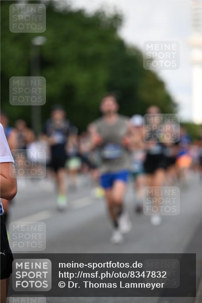 29.06.2025 - hella hamburg halbmarathon Dr. Thomas Lammeyer http://msf.ph/oto/8347832 29.06.2025 09:56:17 Kennedybrücke 1139, 1169, 1220, 1415, 1468, 1512, 2233, 3109, 3124, 4080, 4497, 4691, 4915, 5007, 5011, 5476, 5477, 7067, 7191, 7325, 7432, 7451, 7843, 7865, 7961, 8467, 8852, 9081, 10000, 10099, 10251, 10741, 10796 meine-sportfotos.de