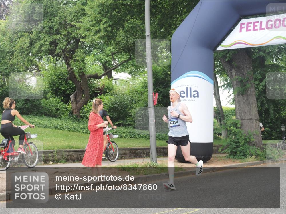 29.06.2025 - hella hamburg halbmarathon KatJ http://msf.ph/oto/8347860 29.06.2025 10:20:28 Zwischen KM18-KM19 2851, 5826, 7481 meine-sportfotos.de