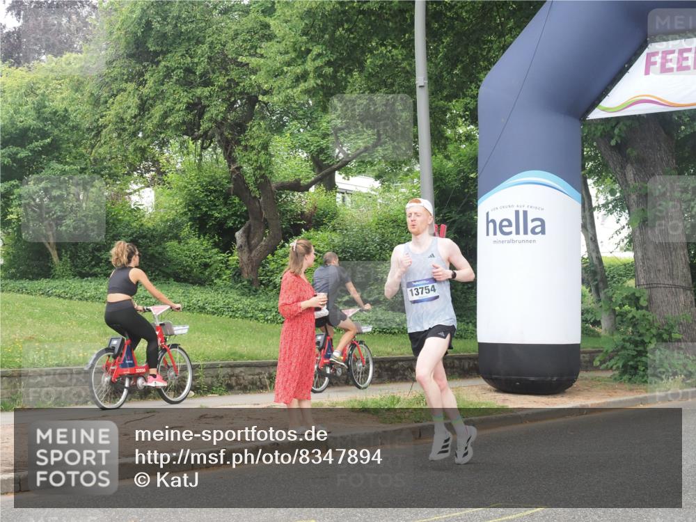 29.06.2025 - hella hamburg halbmarathon KatJ http://msf.ph/oto/8347894 29.06.2025 10:20:29 Zwischen KM18-KM19 2851, 5826 meine-sportfotos.de