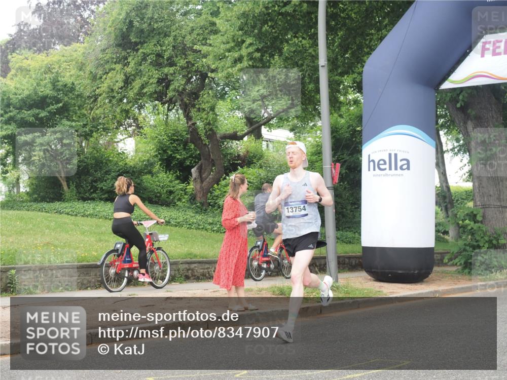 29.06.2025 - hella hamburg halbmarathon KatJ http://msf.ph/oto/8347907 29.06.2025 10:20:29 Zwischen KM18-KM19 2851, 5826 meine-sportfotos.de