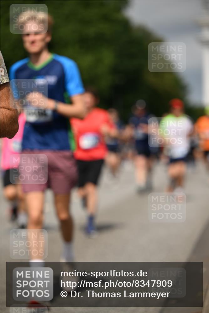 29.06.2025 - hella hamburg halbmarathon Dr. Thomas Lammeyer http://msf.ph/oto/8347909 29.06.2025 10:18:22 Kennedybrücke 1071, 1131, 1406, 1480, 2990, 3020, 3025, 3154, 3728, 3756, 3834, 3939, 5191, 5546, 5670, 6028, 6083, 6366, 6717, 7209, 7442, 7802, 7840, 7991, 8001, 8055, 8147, 8409, 9173, 9663, 9845, 10224, 10610, 10977, 11355 meine-sportfotos.de