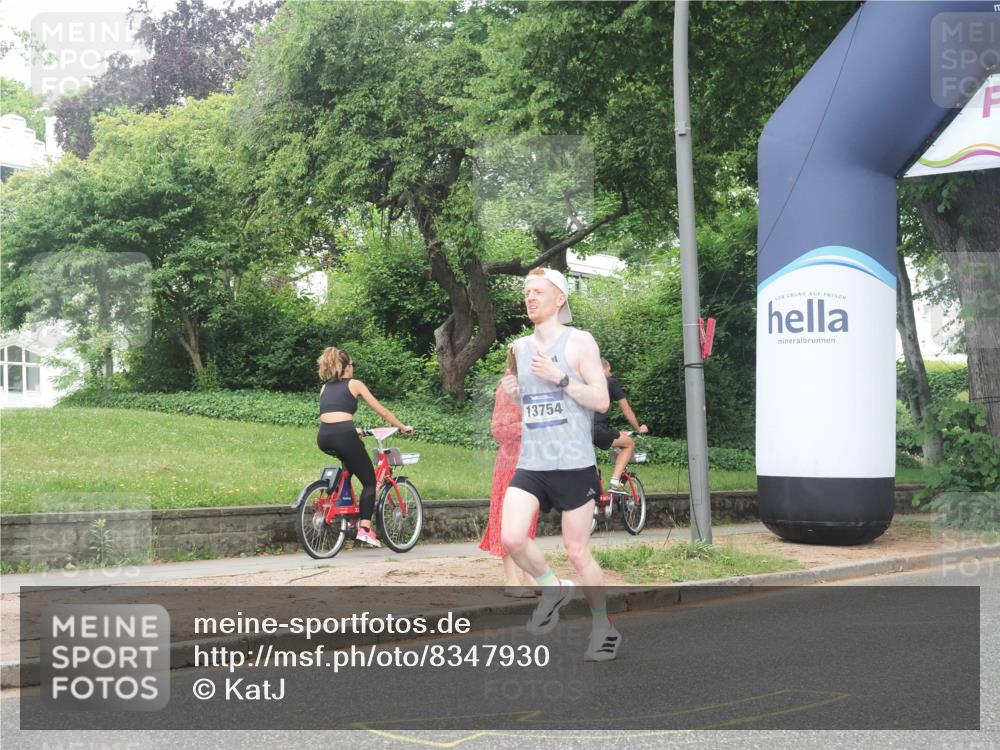 29.06.2025 - hella hamburg halbmarathon KatJ http://msf.ph/oto/8347930 29.06.2025 10:20:29 Zwischen KM18-KM19 2851, 5826 meine-sportfotos.de